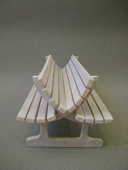 "Modell Bankskulptur" von Beate Maria Wörz