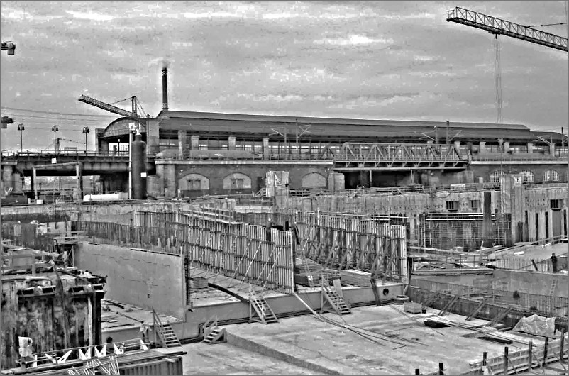 Erst ein Jahrhundert später: Die Baugrube des neuen Zentralbahnhofs im März 1999