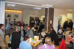 Besucher der Wiedereröffnung Besucher der Wiedereröffnung