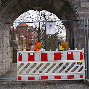 Foto der gesperrten Uferpromenades des Wikingerufers
