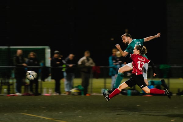 Fußball: Der Bundestag besiegt Moabit